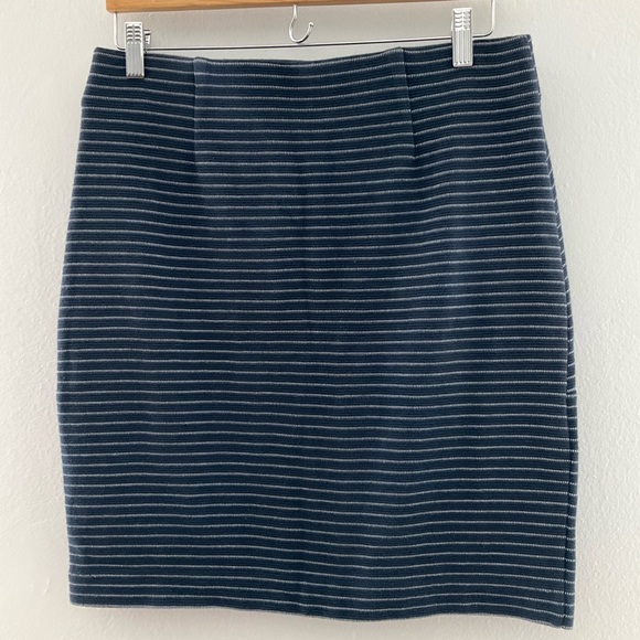 J. Jill Small Navy and White Striped Pencil Skirt - Picture 3 of 9